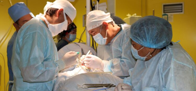 Впервые в Алматы несовершеннолетнему пациенту выполнена тотальная замена тазобедренного сустава Впервые в Алматы несовершеннолетнему пациенту выполнена тотальная замена тазобедренного сустава